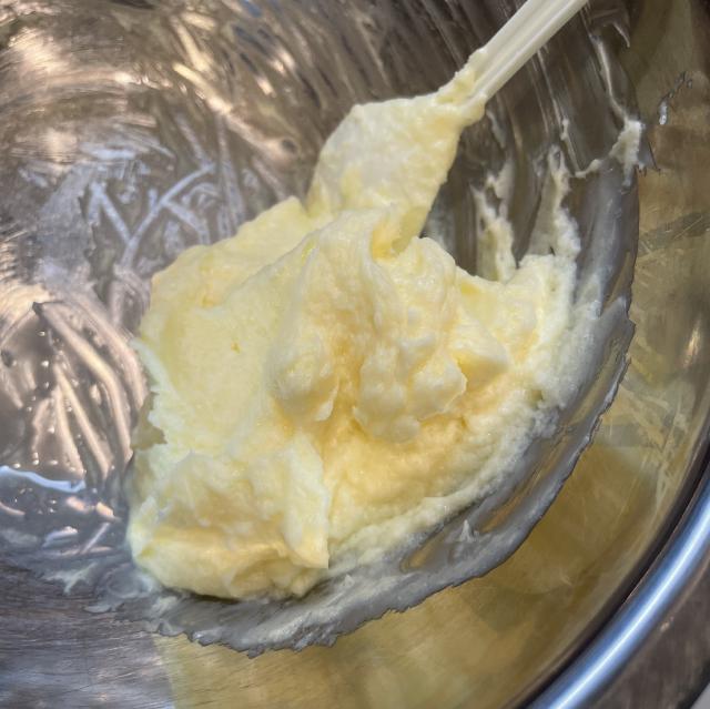 濃厚ミルククリームがたっぷり入ったパン・ヴィエノワ11