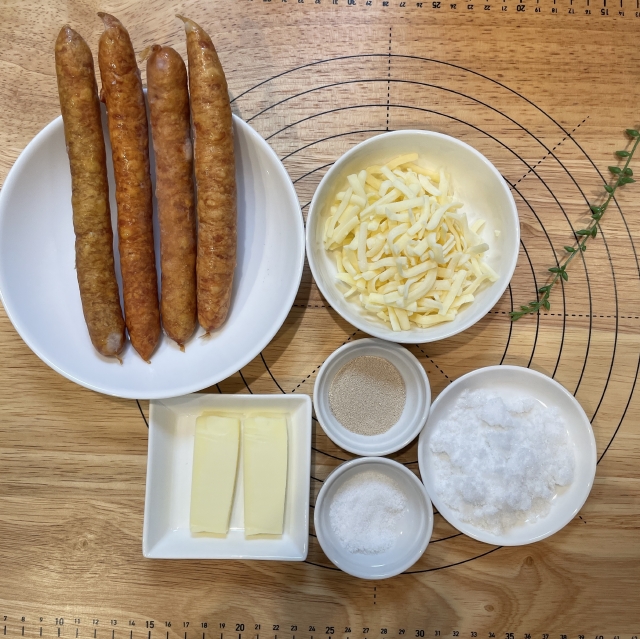 チーズたっぷりのホットドック風ロングソーセージパン1