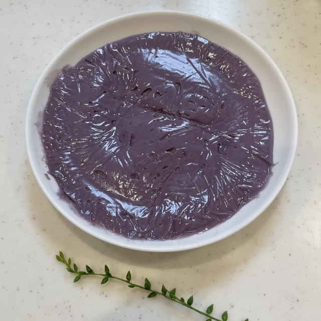 ハロウィンにぴったりの真っ黒なタルト生地で作る紫芋のミニタルト22