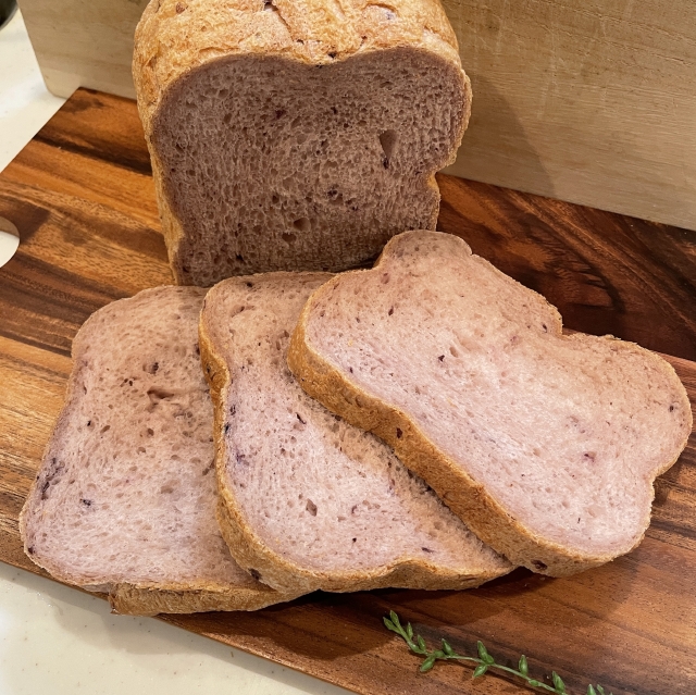 HBで作る生ブルーベリーから作るブルーベリージャムの食パン