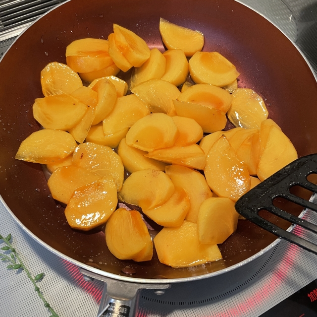 秋の味覚をスイーツに！桃の食感をもつ柿のコンポートの作り方5