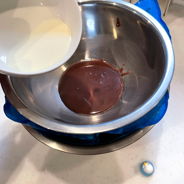 湯煎でOK！チョコレートを使ったチョコホイップクリームの作り方6