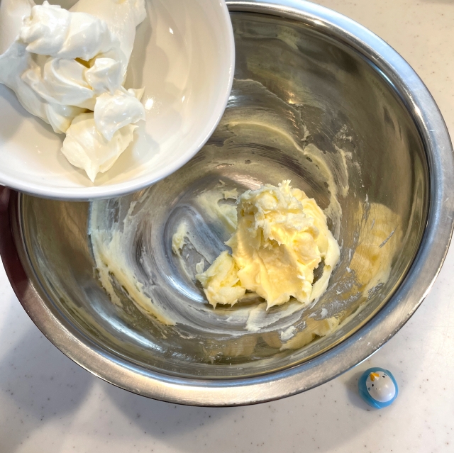 クリームチーズと生クリームで作るベイクドチーズ用チーズ生地の作り方3