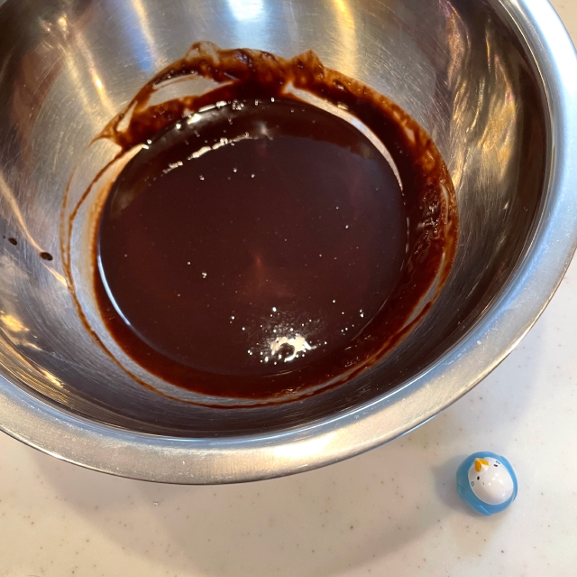 生クリームを使った輝きと濃厚さを兼ね備えたグラサージュショコラ