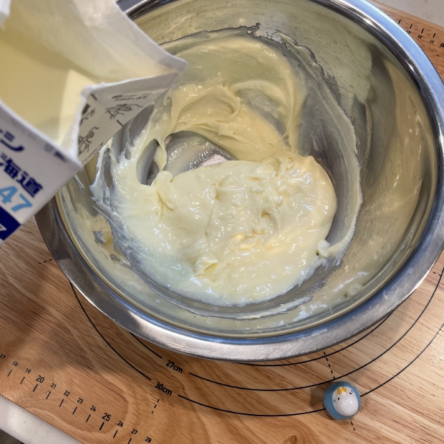 材料を順番に混ぜて、型に流して冷やせばOKなレアチーズ生地の作り方3
