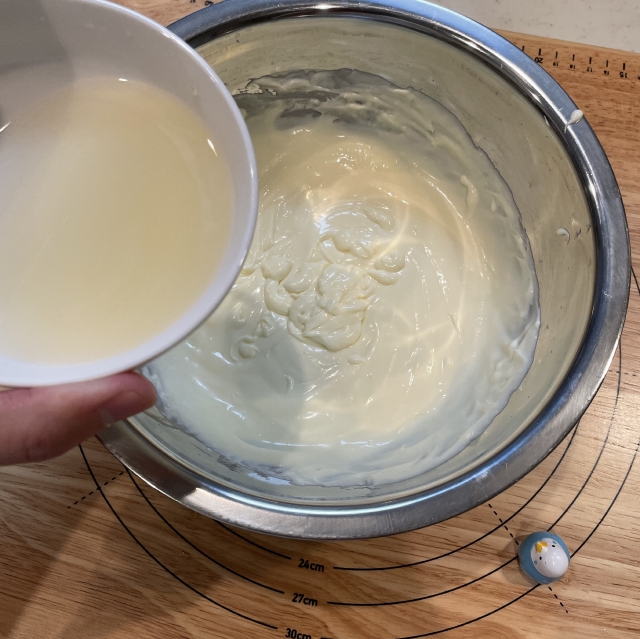 材料を順番に混ぜて、型に流して冷やせばOKなレアチーズ生地の作り方5
