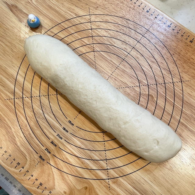 スライスオニオンを散らしたピザ風仕上げのオニオンハムのちぎりパン6