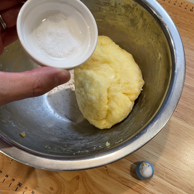 タピオカ粉で作るチーズたっぷりのもちもち仕上げのポンデケージョ6