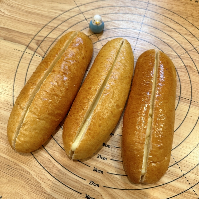 コンビニ菓子パンの定番！粒あんを贅沢に使った小倉マーガリンパン14