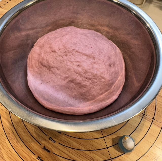 紫芋パウダーで作る、コロンと可愛いスイートポテトのさつまいもパン3