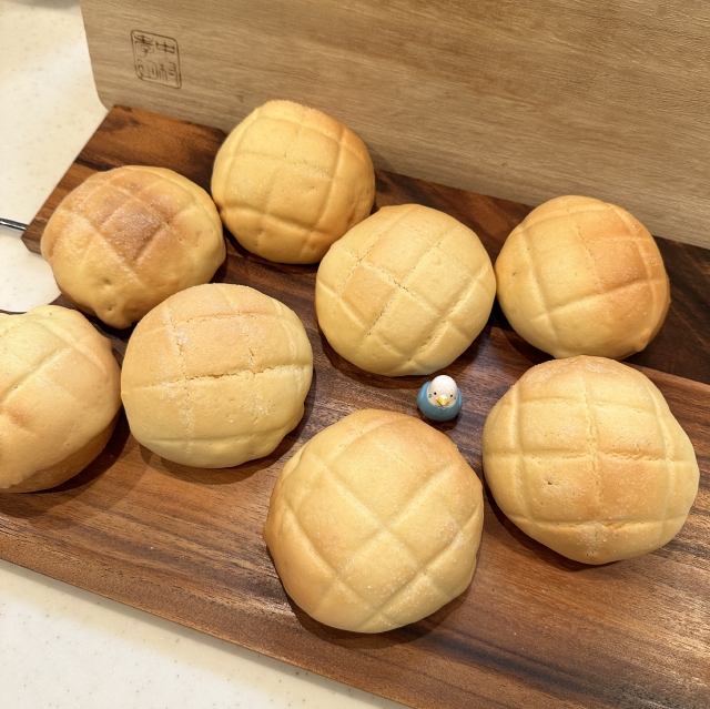 日本の菓子パンと言えばコレ！厚焼きクッキーのサクッと仕上げのメロンパン