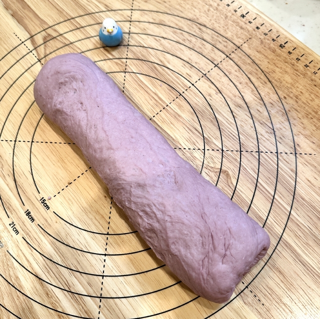 貝印さんの花型食パン型で作る、夜の梅をイメージした紫いものお花食パン6