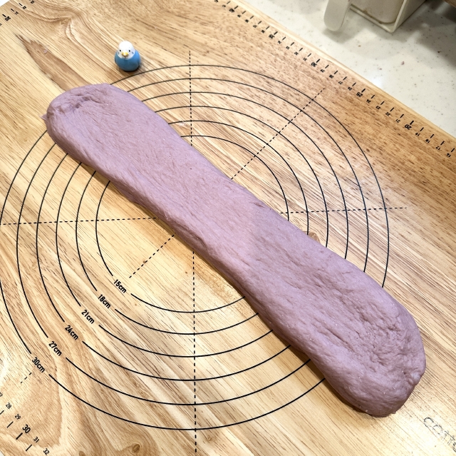 貝印さんの花型食パン型で作る、夜の梅をイメージした紫いものお花食パン7