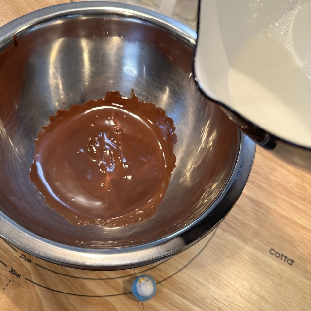 冬のお菓子作りに大活躍する、ミルクチョコレートで作るチョコムース5