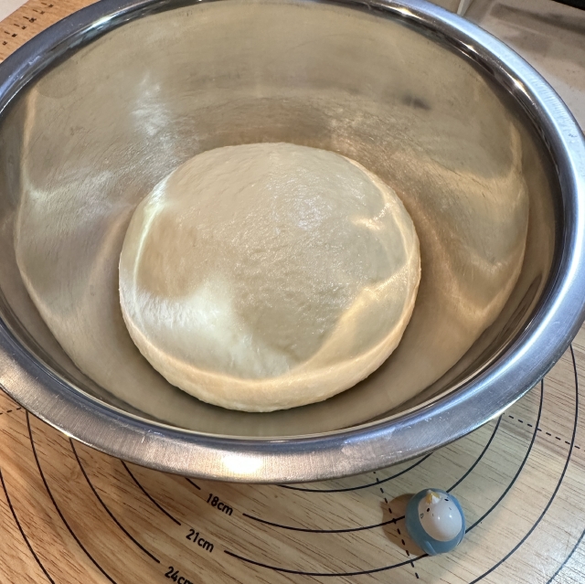 メロンパンは丸いだけじゃない！ロールパンで作るロールメロンパン5