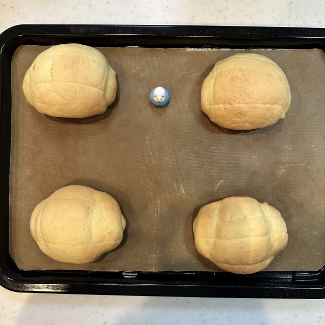 メロンパンは丸いだけじゃない！ロールパンで作るロールメロンパン18