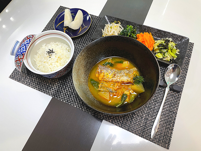 肉厚で旨味たっぷりのタチウオで楽しむ韓国風チゲスープ1